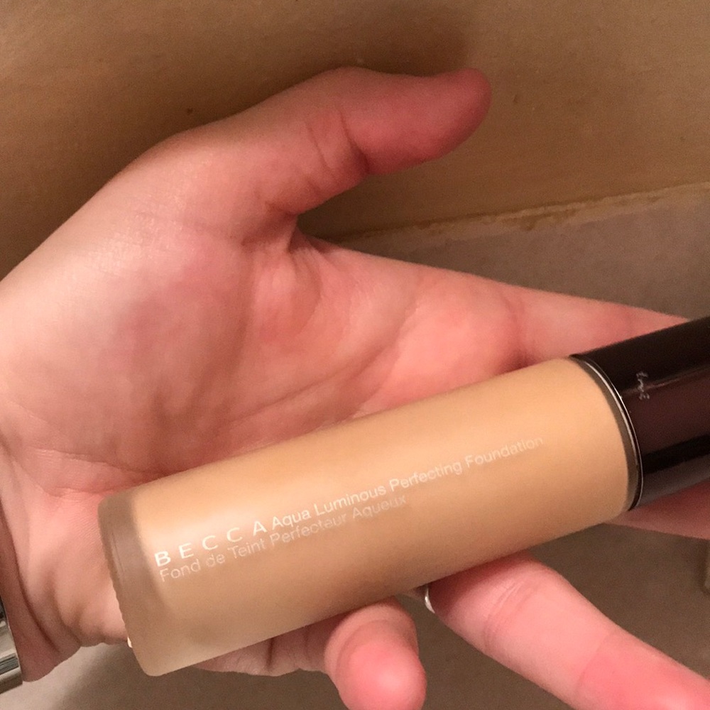 Becca Aqua Luminous Foundation